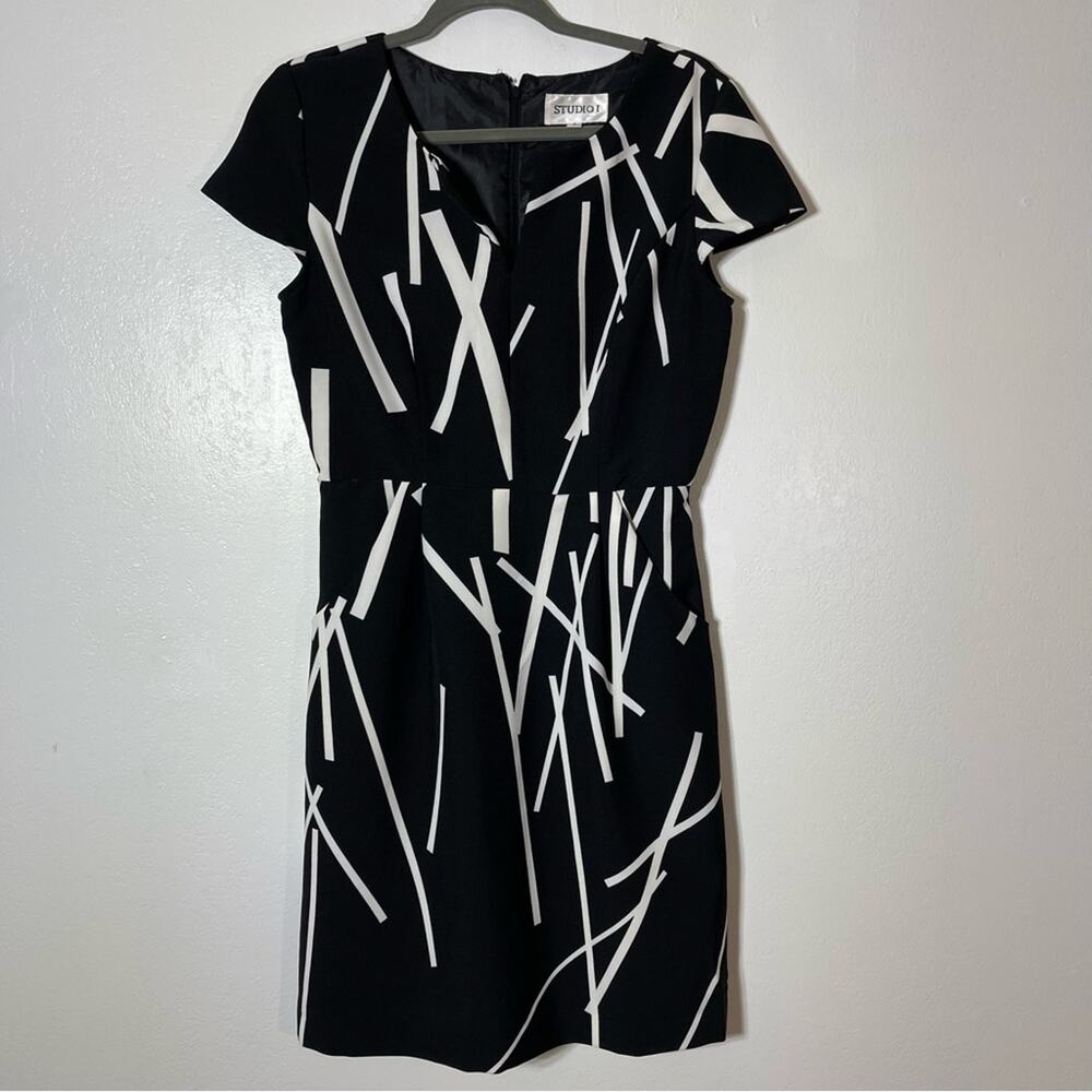 Studio I, Graphic Print Mini Professional Dress with Pockets. Size 6.